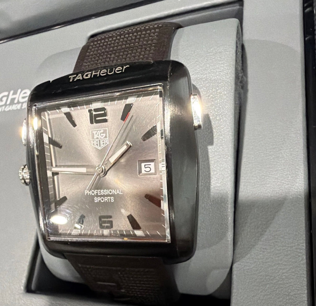 TAG Heuer Professional Sports Quartz Gray Dial Rubber Strap - Ref No. WAE1113 Pre-Owned